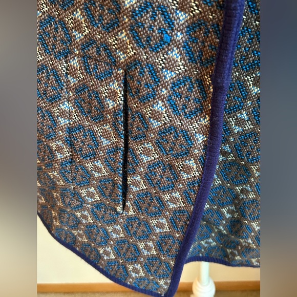 Welsh Woolens Wool Cape Cloak One Size Wales Tapestry - Picture 2 of 6